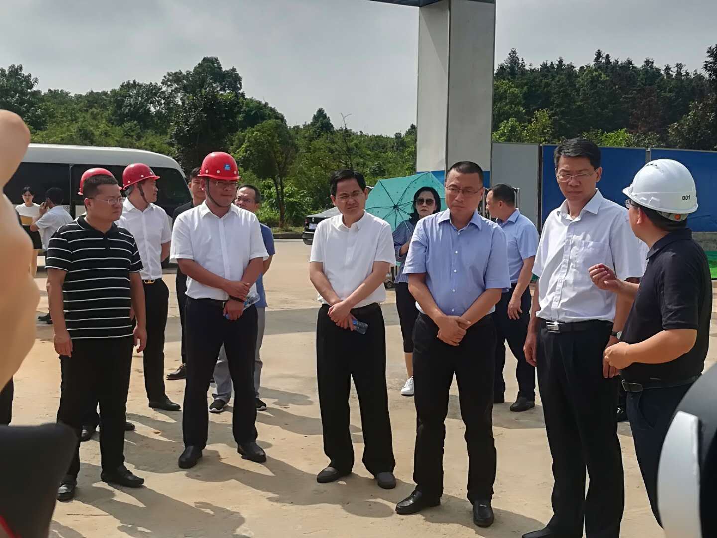 江西省副省长吴浩一行在时珍雅苑项目部调研考察