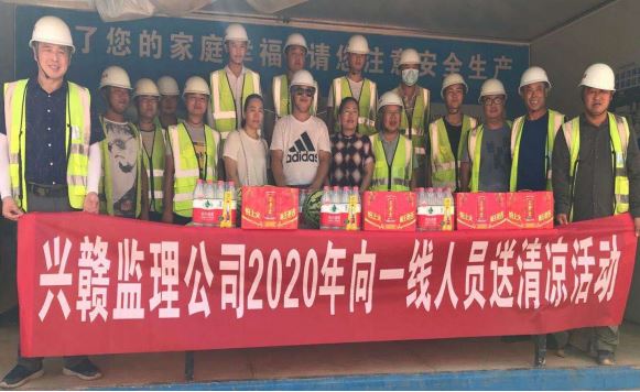 公司领导与华润万象城监理部人员合影